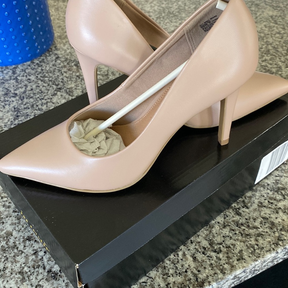 Shoes size 6